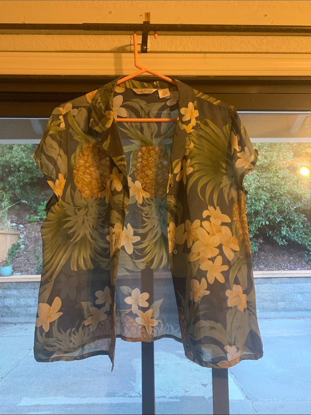 Tommy Bahama 100% Silk  Tropical Pineapple & Plumeria Print Short Sleeve - Picture 4 of 8